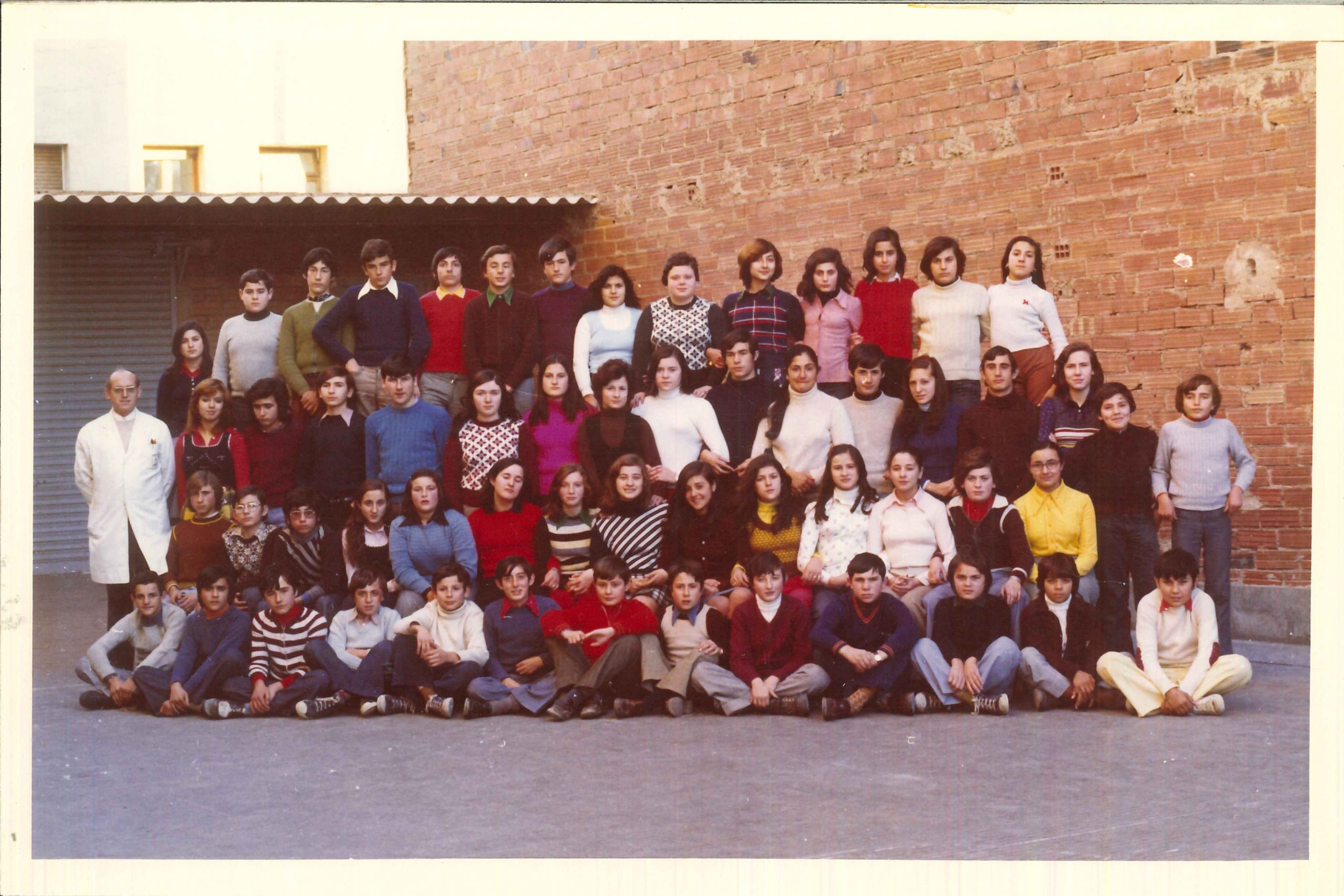 Grup d'alumnes Col·legi Martí 1974